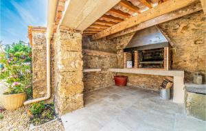 Maisons de vacances Awesome Home In Pardailhan With Kitchen : photos des chambres