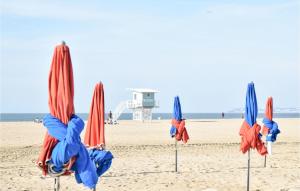 1 Bedroom Gorgeous Apartment In Cabourg