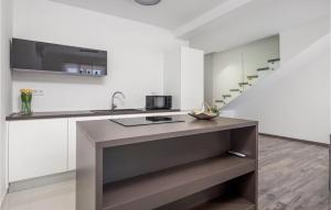 Awesome Apartment In Kampor With Wifi