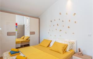 2 Bedroom Lovely Apartment In Rogoznica