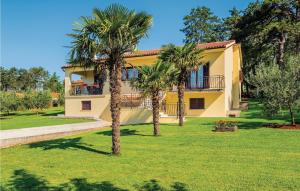 3 Bedroom Lovely Apartment In Nedescina