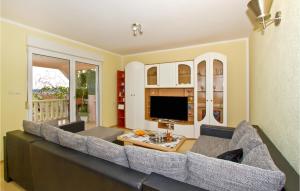 5 Bedroom Lovely Home In Trogir 