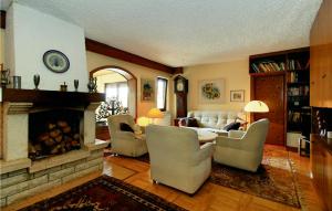 1 Bedroom Cozy Apartment In Porec 