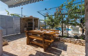 Cozy Home In Primosten With Kitchen 
