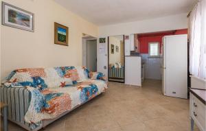Cozy Home In Primosten With Kitchen 