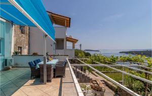 Cozy Home In Palit With Kitchen