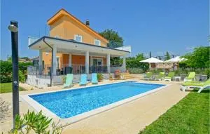 Gorgeous Home In Kanfanar With Wifi - Golaš