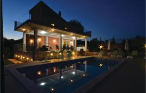 Gorgeous Home In Kanfanar With Wifi