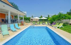 Gorgeous Home In Kanfanar With Wifi