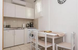 1 Bedroom Awesome Apartment In Podaca