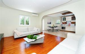 7 Bedroom Amazing Home In Rovinj 