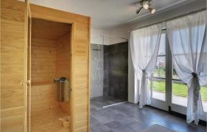 4 Bedroom Lovely Home In Fazana