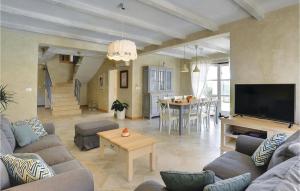 4 Bedroom Lovely Home In Fazana 