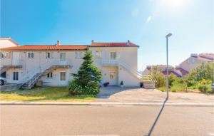 Beautiful Apartment In Novi Vinodolski