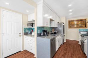 Beauty Supplies 3Br house for Family in Fremont