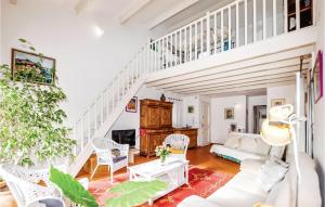 Cozy Home In St Cyprien With Kitchen