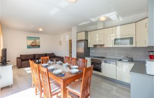 Gorgeous Home In Prolozac Donji With Wifi 