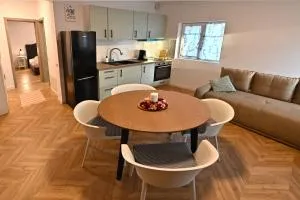 Adora Studio - Mavrodolu