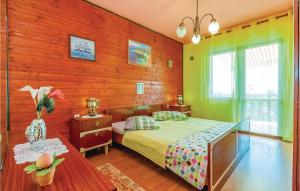 3 Bedroom Cozy Apartment In Crikvenica