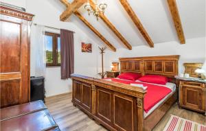 2 Bedroom Beautiful Home In Senj