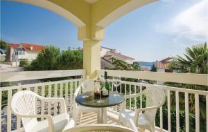 Amazing Apartment In Okrug Gornji 