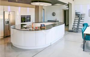 Cozy Home In Maillane With Kitchen