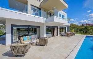 Nice Home In Jehnici With Wifi