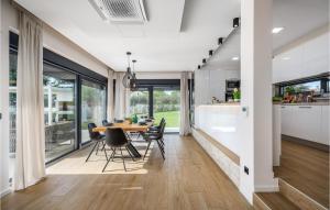 Nice Home In Jehnici With Wifi 