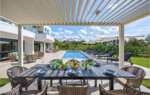 Nice Home In Jehnici With Wifi