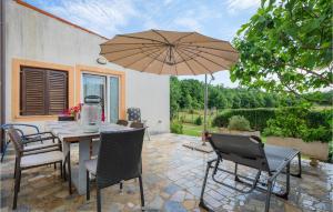 Gorgeous Apartment In Porec With Kitchen 