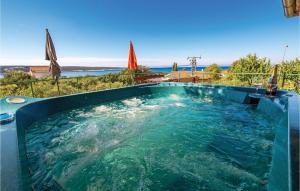 Awesome Apartment In Supetarska Draga