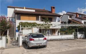 Gorgeous Apartment In Porec With Kitchen