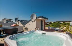 Awesome Home In Novigrad With Kitchen