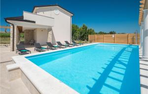 3 Bedroom Cozy Home In Buje 