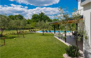 Beautiful Home In Zmijavci With Wifi