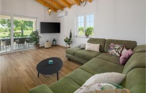 3 Bedroom Cozy Home In Buje 