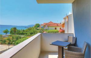 4 Bedroom Nice Home In Kastel Kambelovac 