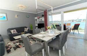 Awesome Apartment In Seget Donji 