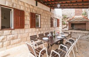 Lovely Home In Pucisca With Jacuzzi