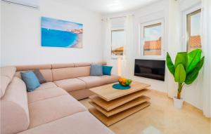 2 Bedroom Cozy Apartment In Banjol 