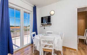 Beautiful Apartment In Barbat With Kitchen 