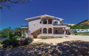 1 Bedroom Stunning Apartment In Barbat