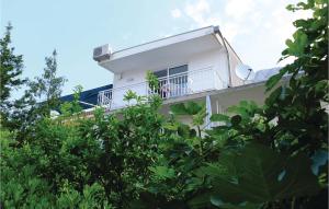 Amazing Apartment In Baska Voda With Wifi 