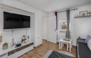 2 Bedroom Stunning Home In Bregi 