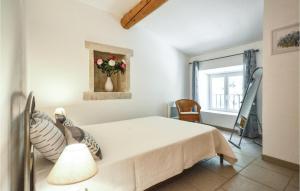 Maisons de vacances Lovely Home In Montbrison-Sur-Lez : photos des chambres