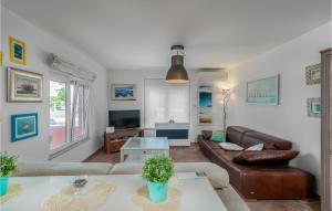 Gorgeous Apartment In Barbat With Wifi 