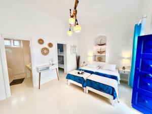 Aphrodite Suite next to the Windmills of Mykonos