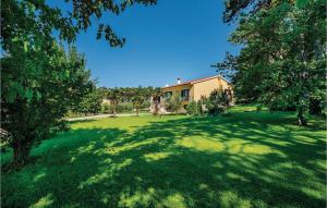 3 Bedroom Cozy Apartment In Nedescina