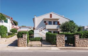 2 Bedroom Awesome Apartment In Pag