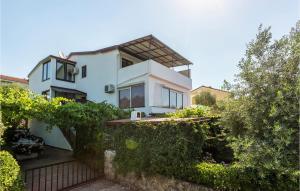 2 Bedroom Awesome Apartment In Krk